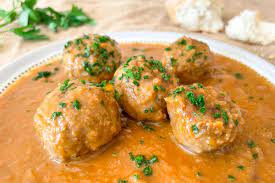 Albóndigas Caseras y Arroz Blanco.
